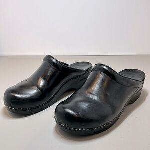 Dansko 38 (8) Black Clogs Women’s